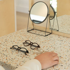 Asking for help: stylist or optician?